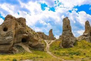 فرآیند آغاز مرمت مسجد جامع و قلعه تاریخی یالدور مرند تسریع می‌شود